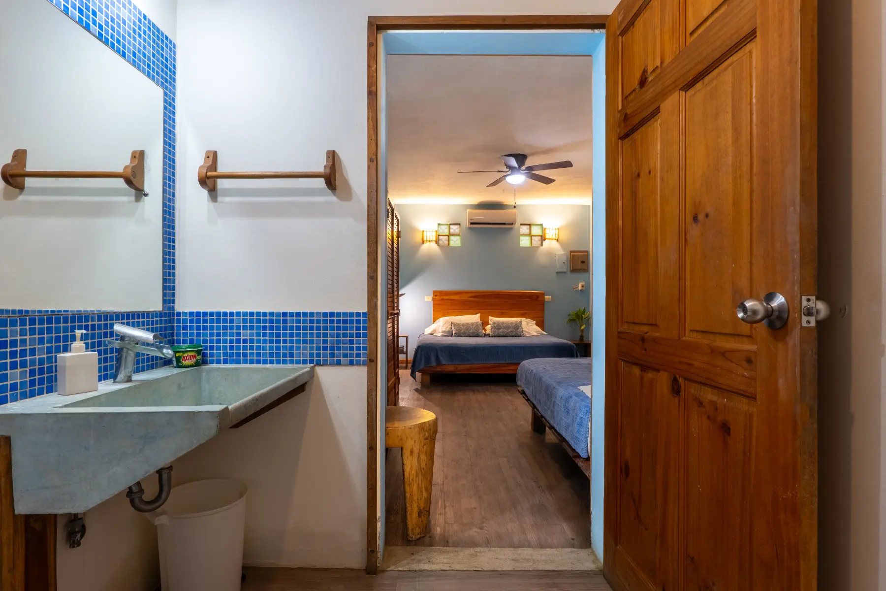 Blue apartment photo 9