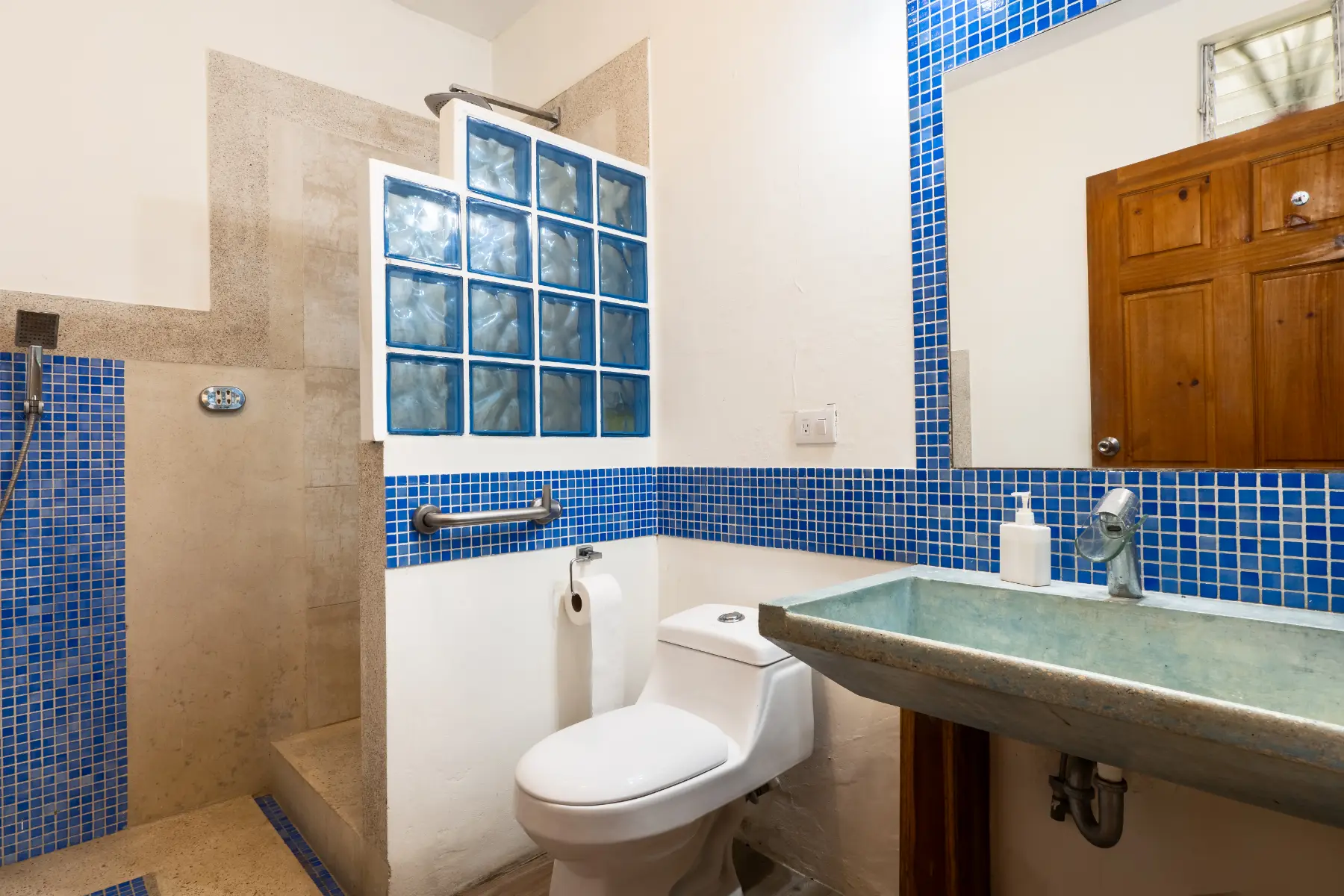 Blue apartment photo 11