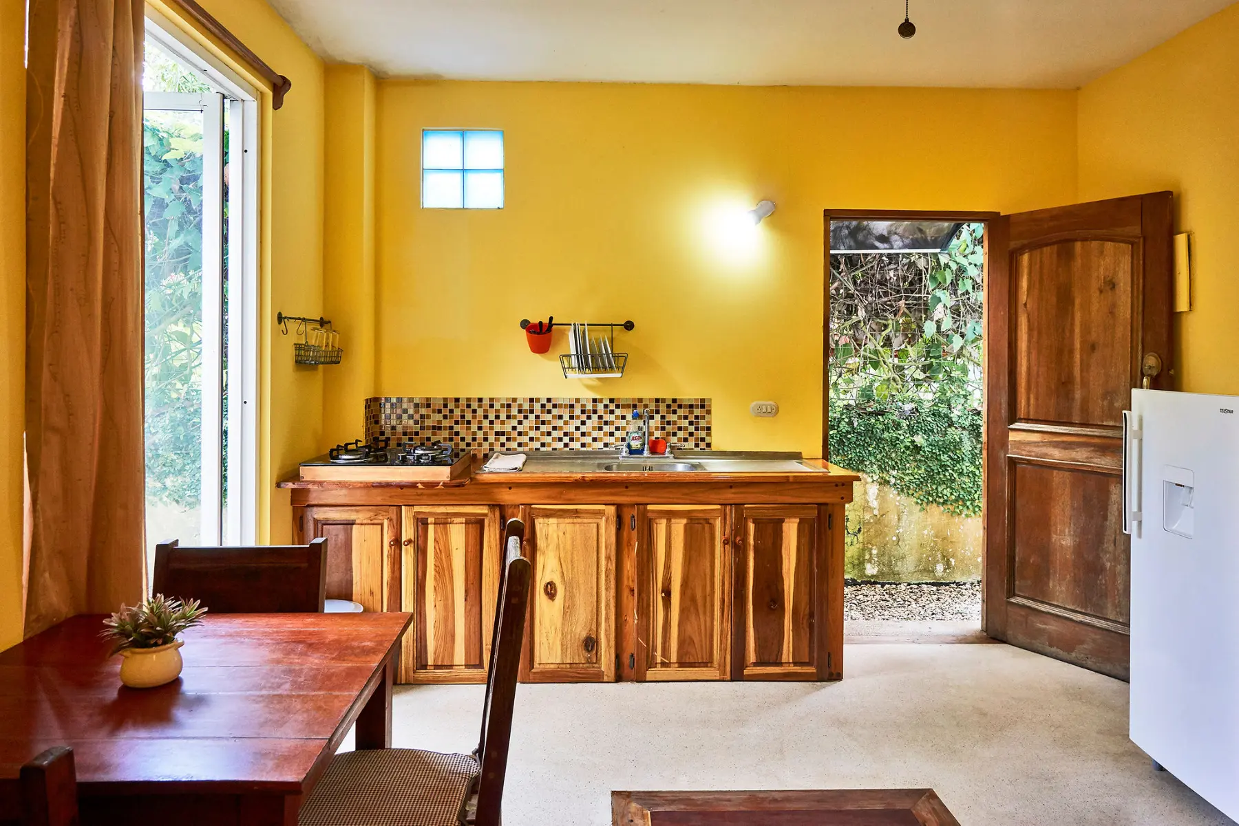 Brown apartment photo 6