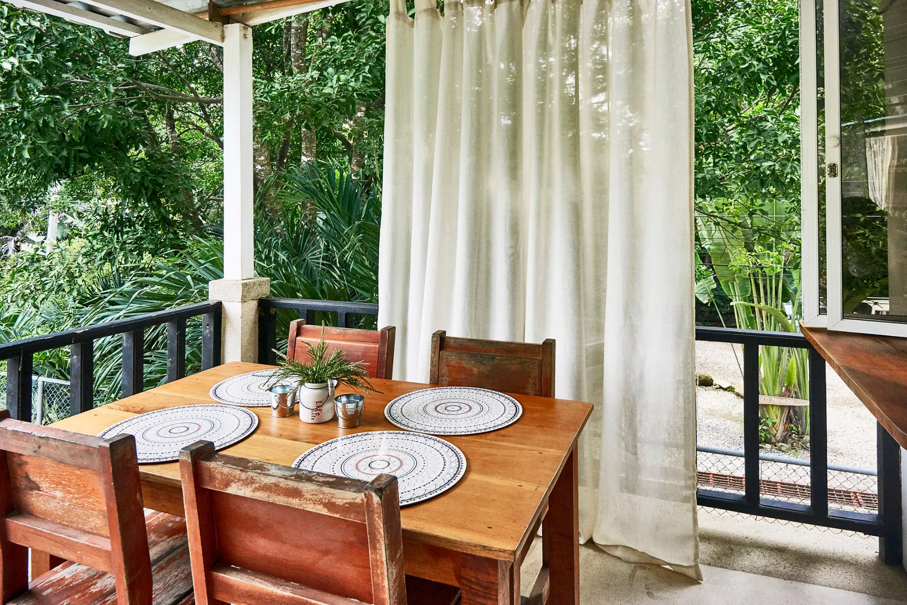 Green apartment photo 4