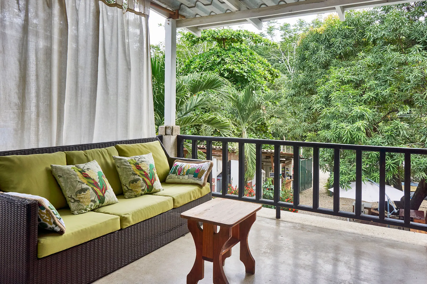 Green apartment photo 5