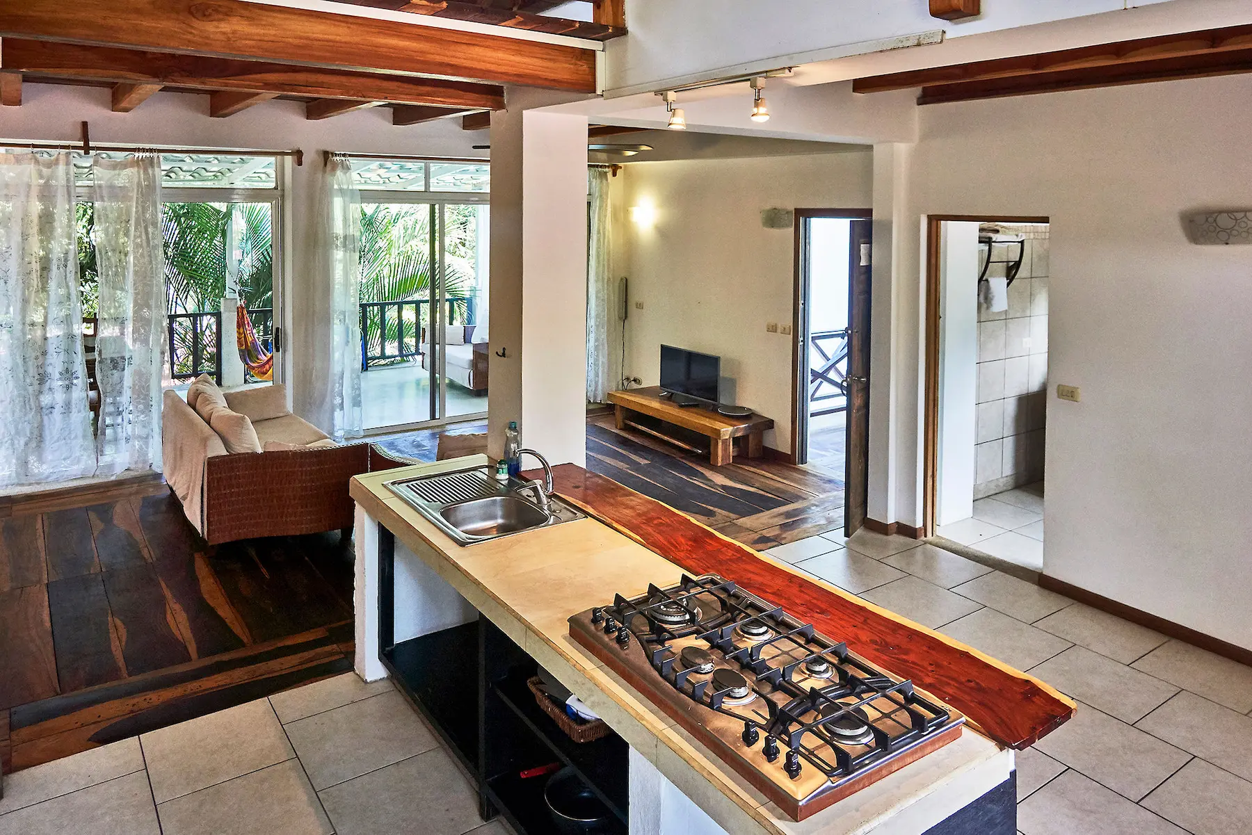 Master apartment photo 5