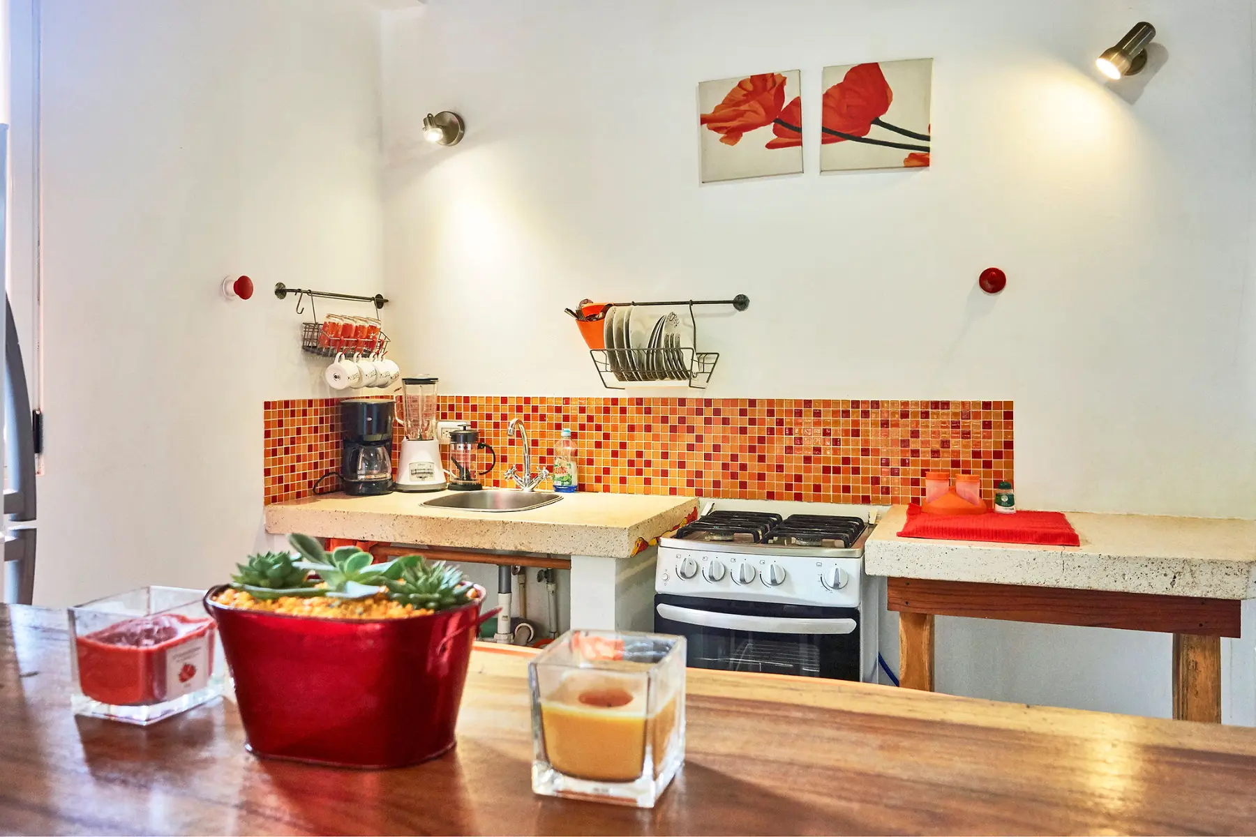 Red apartment — photo 3