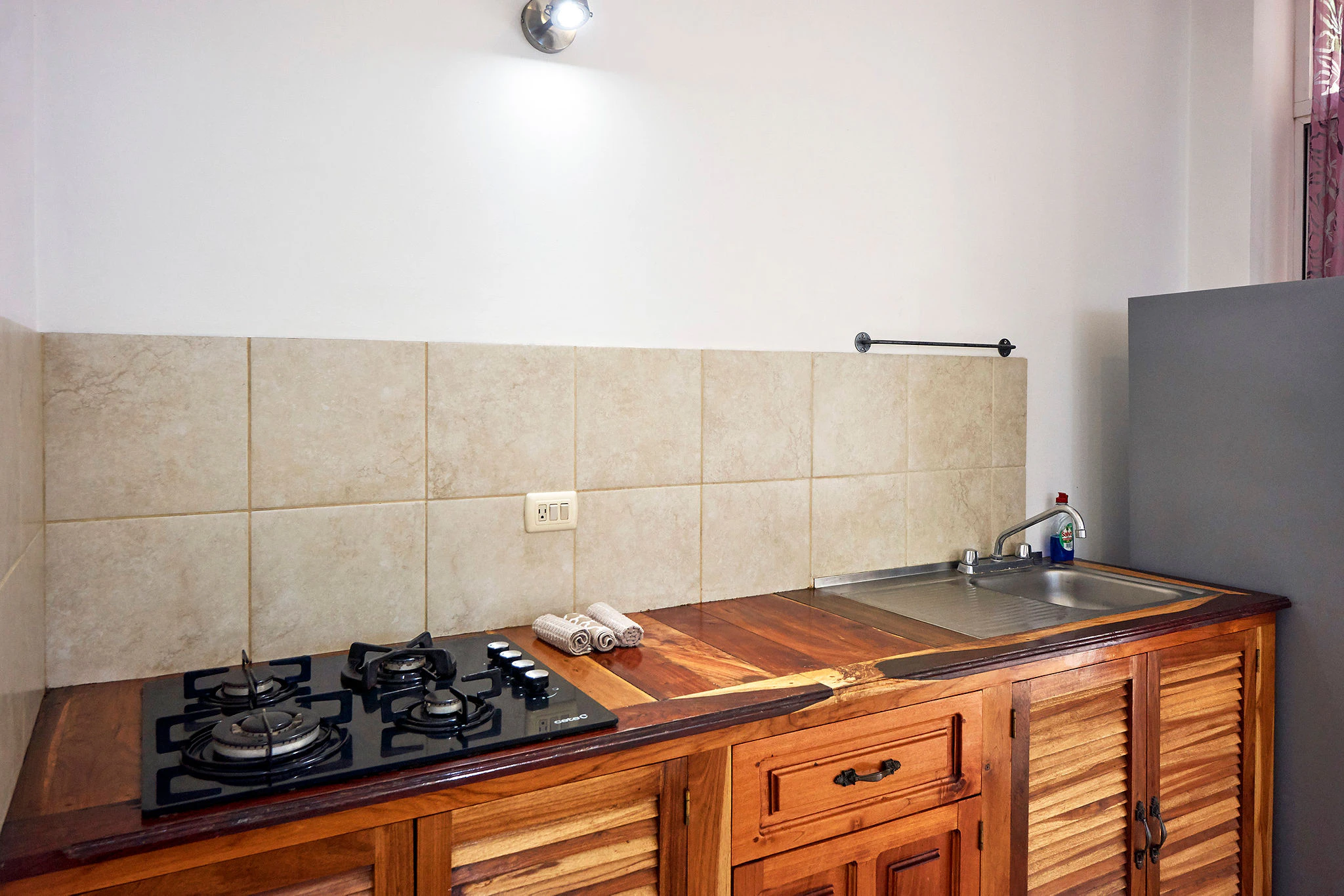 White apartment photo 10