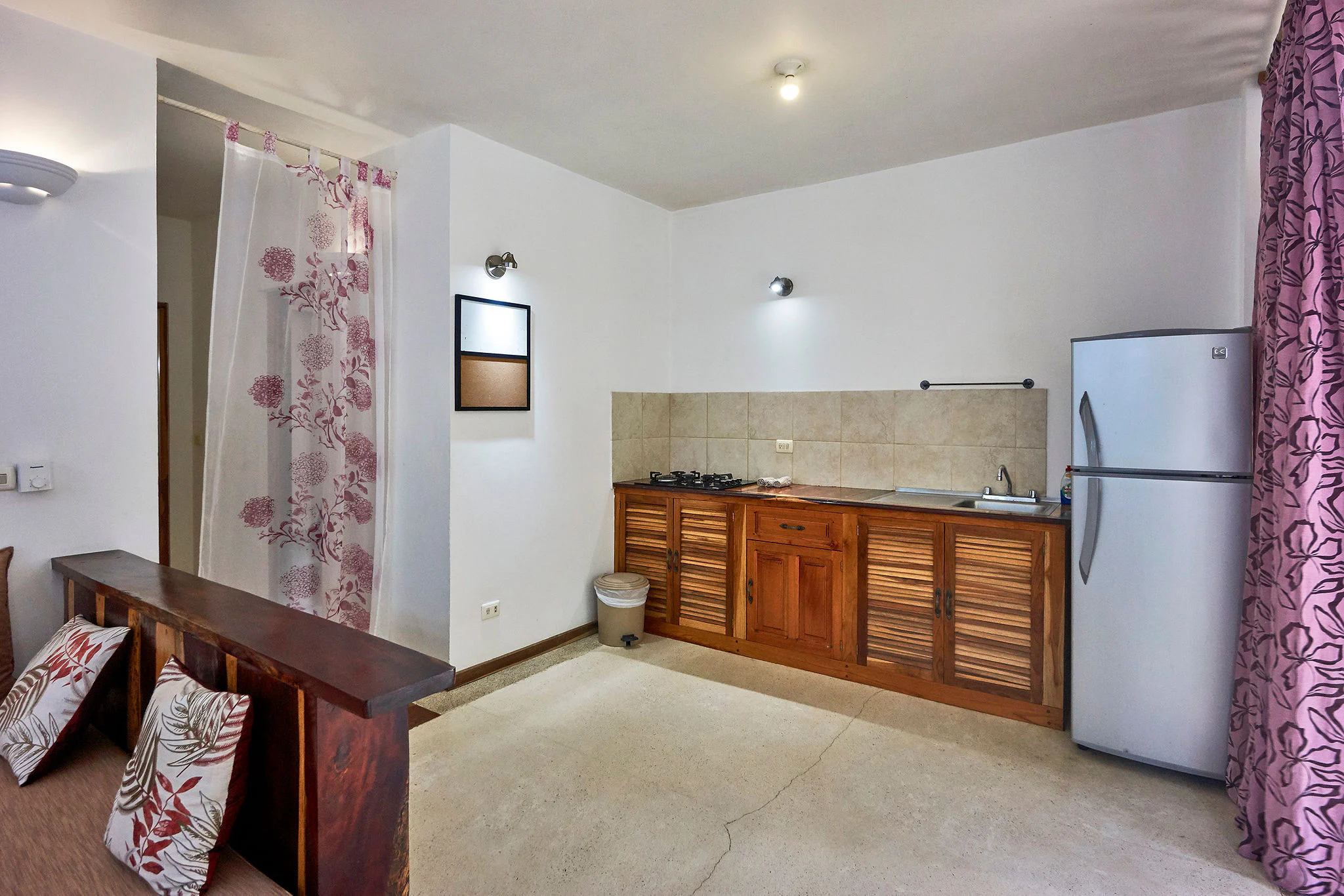 White apartment photo 11