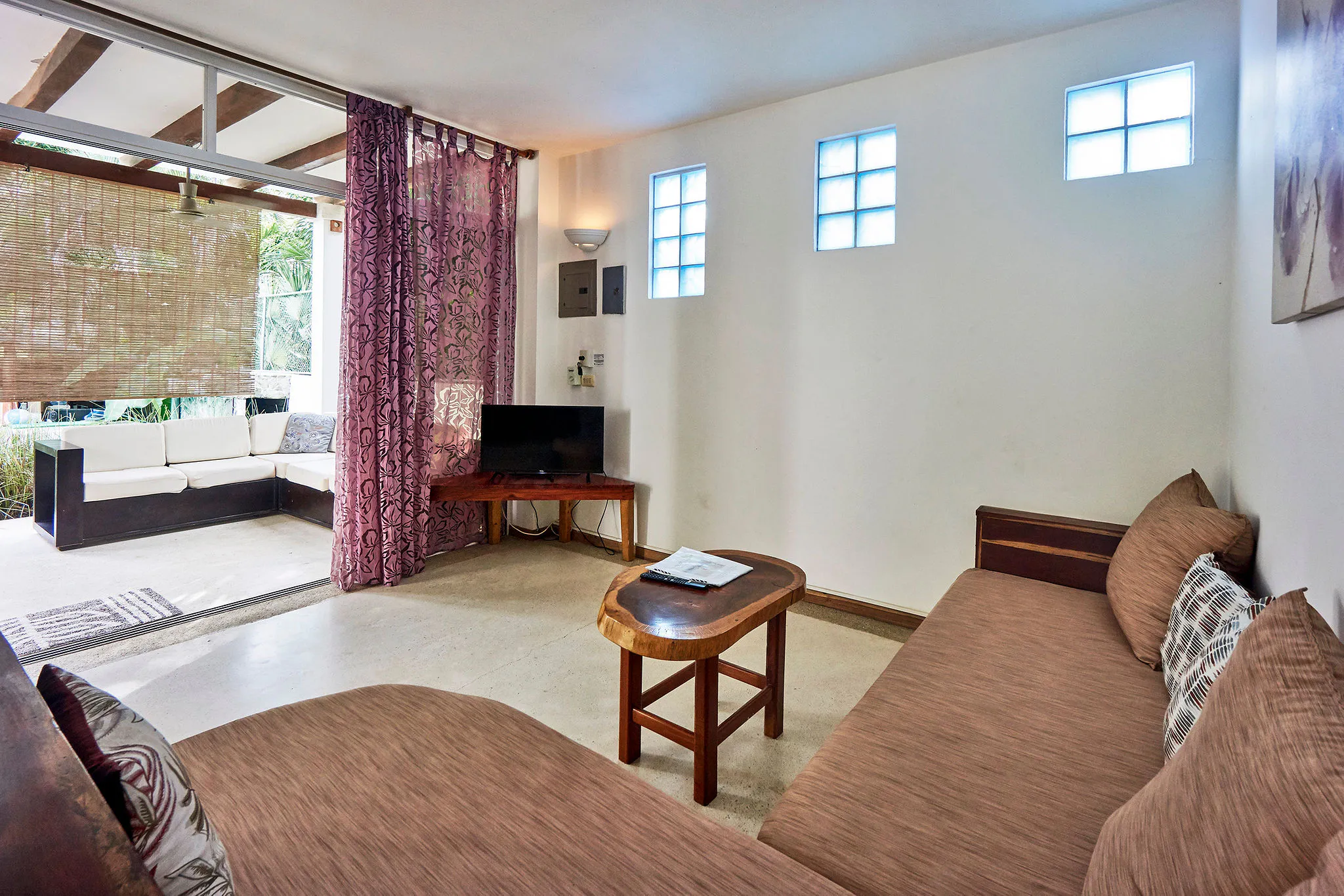 White apartment photo 14