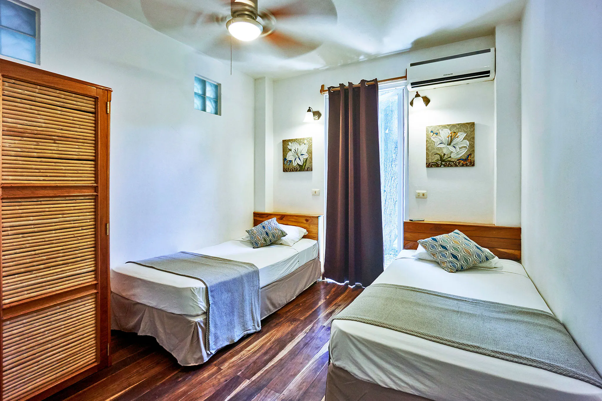 White apartment photo 8