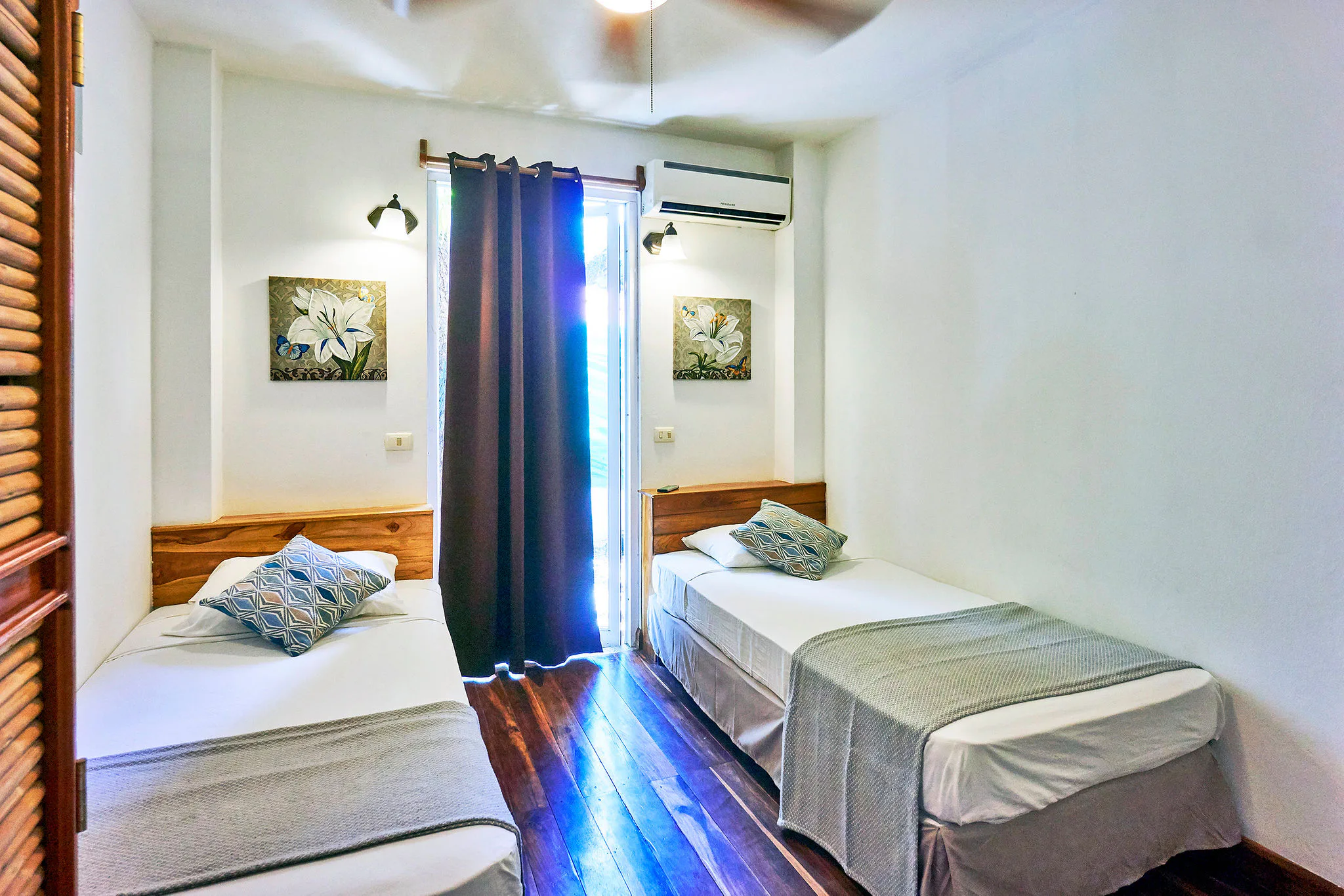 White apartment photo 9